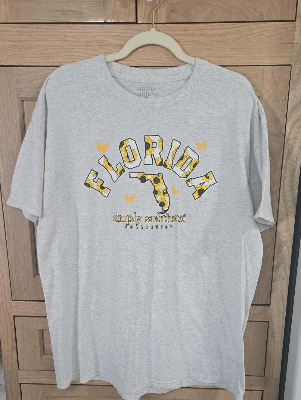 Simply Southern Men’s Light Gray Tee with Yellow Florida Graphic